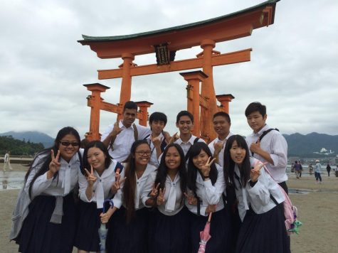 Waipahu and Fukuyama Iyo students on a previous school visit. Photo courtesy of William Smith. 